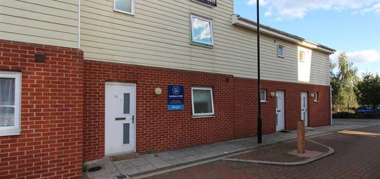 Studio to rent in Onyx Drive, Sittingbourne ME10