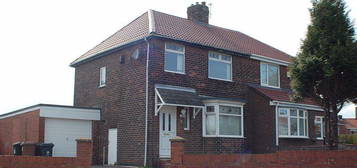 3 bedroom semi-detached house to rent