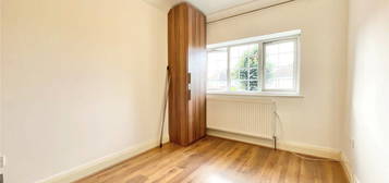 Flat to rent in Betham Road, Greenford, Middlesex UB6