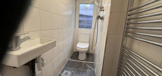 Studio to rent in Inwood Road, Hounslow TW3