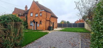 3 bed semi-detached house to rent