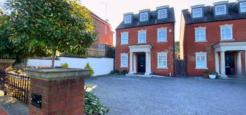 4 bedroom detached house to rent