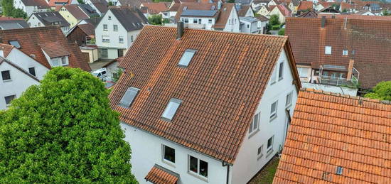 Freistehendes Zweifamilienhaus mit zusätzlichem Bauplatz