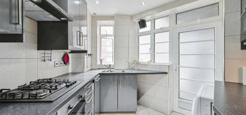 3 bedroom flat for sale