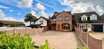 6 bedroom detached house for sale