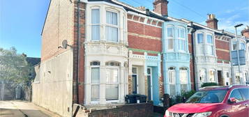 Flat to rent in Liss Road, Southsea PO4