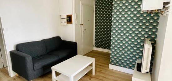 Studio meublé  à louer, 1 pièce, 12 m², Étage 8/–