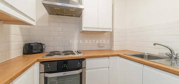 Flat to rent in Dinsdale Road, Sandyford, Newcastle Upon Tyne NE2