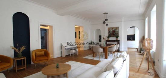 HYPERCENTRE TRES BEL APPARTEMENT HAUSSMANNIEN DE STANDING -  145 M² - 3 CHAMBRES