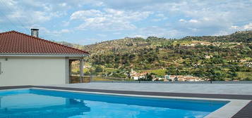 Vivenda com piscina em Loivos da Ribeira