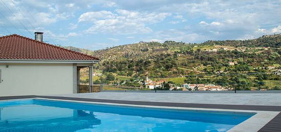 Vivenda com piscina em Loivos da Ribeira