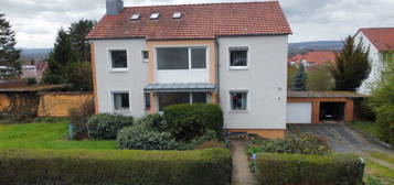 Schönes Zweifamilienhaus mit zwei Einliegerwohnungen, großem Garten und zwei Garagen in ruhiger Lage von Göttingen