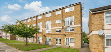 Flat for sale in Ivy Road, London N14