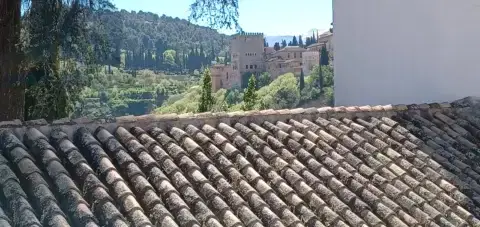 Casa adosada en calle de la Ti&#xF1;a