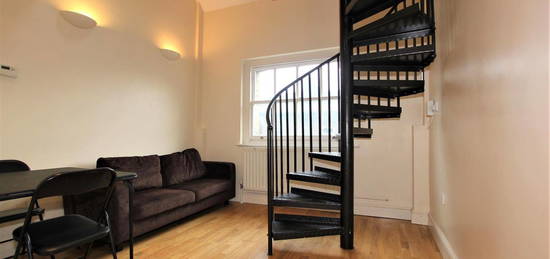 Flat to rent in Eburne Rd, Holloway, London N7