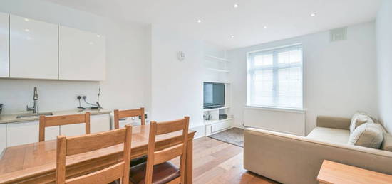 Flat to rent in Finchley Road, Hampstead, London NW3