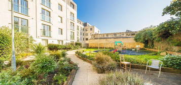 Flat for sale in Garden Road, Richmond TW9