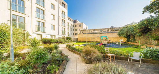 Flat for sale in Garden Road, Richmond TW9