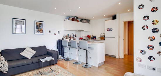 Flat to rent in Goodchild Road, London N4