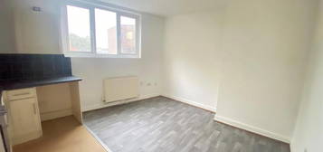 Flat to rent in High Street, Erdington, Birmingham B23