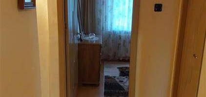 De inchiriat apartament cu 3 camere cf 1 dec PRUNDU PARTER