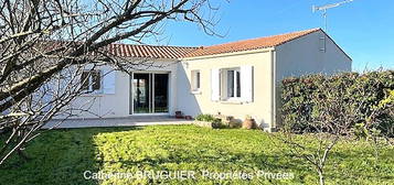 Charmante maison de plain pied centre St Jean 85 m2, 3 chambres, garage et jardin clos