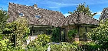 Kiel Schilksee: Solides Einfamilienhaus mit sehr viel Platz und riesigem Gartengrundstück