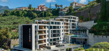 Apartamento T6 Penthouse Duplex no Edificio Uptown 13 - Funchal, Ma...