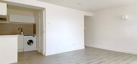 Studio to rent in Buckingham Place, Brighton BN1