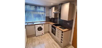 Flat to rent in Foxhill Court, Leeds LS16