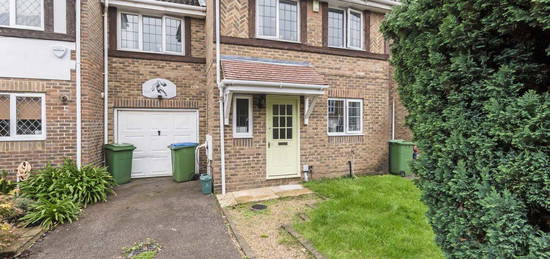 Property to rent in Danesfield Close, Walton-On-Thames KT12