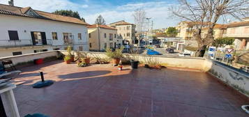 Attico con terrazzo grande al centro del paese