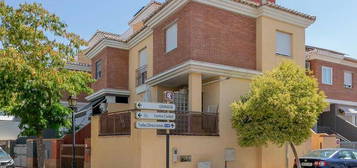 Casa adosada en venta en San Miguel