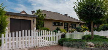 Charmanter Bungalow mit Garage und tollem kleinen Garten