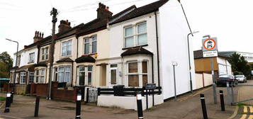 3 bedroom end of terrace house