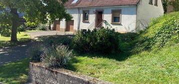 LANDLEBEN 1-2 Familienhaus mit Garten und 2 Garagen