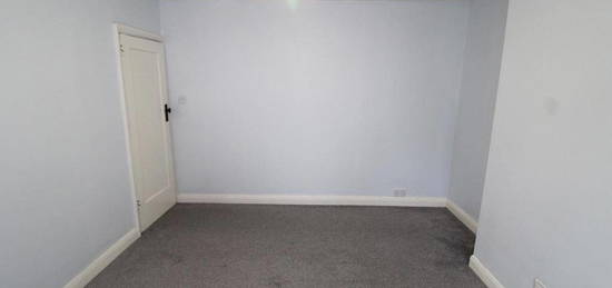 3 bedroom semi-detached house to rent