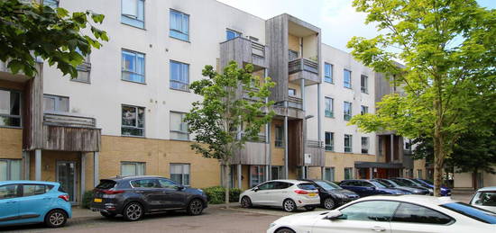 Flat to rent in Glenalmond Avenue, Cambridge CB2