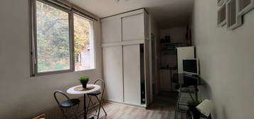 Location studio meublé 12m2 place Allard