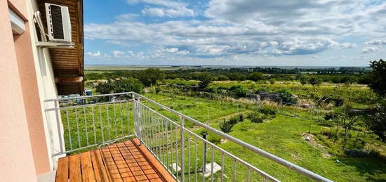 Haus im Grünen mit Blick auf den Neusiedlersee