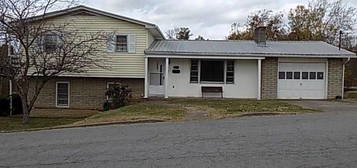 137 McMullin Ave, Flemingsburg, KY 41041