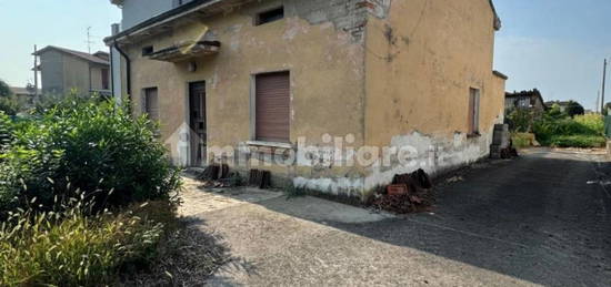 Villa unifamiliare, da ristrutturare, 238 m², Centro, Bagnolo Mella