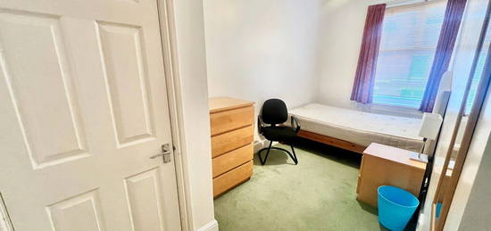 Room to rent in 82 Sir Thomas Whites Road, Coventry CV5