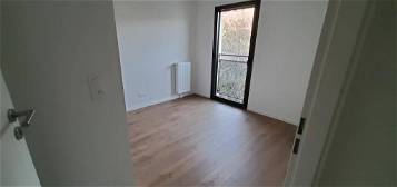 Appartement  à louer, 4 pièces, 3 chambres, 80 m²