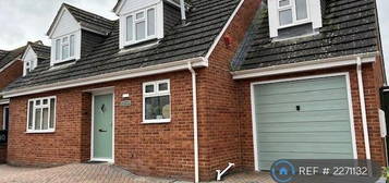 2 bedroom detached house