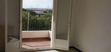 TOULON PONT DU LAS - T2 4E ETAGE AVE BALCON