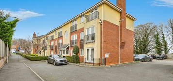 2 bed flat for sale