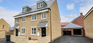 3 bedroom semi-detached house