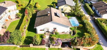 Charmanter Bungalow mit Pool und Sauna in traumhafter Ruhelage