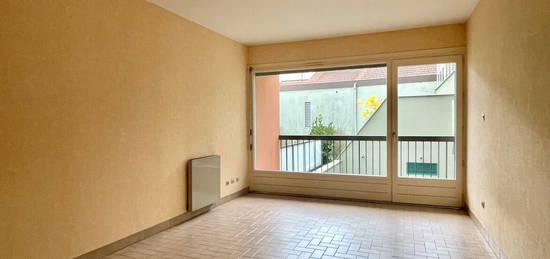 Studio  à louer, 1 pièce, 28 m², Étage 1/3